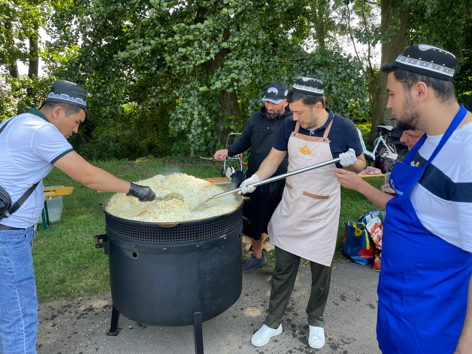 Gemeinsames Beisammensein bei Sport und traditionellen Gerichten 08-2025
