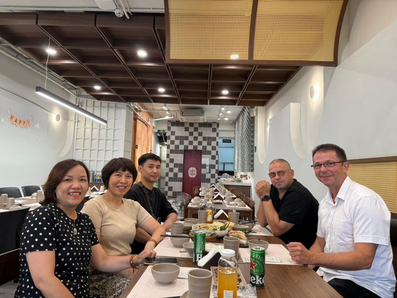 Treffen mit Geschäftspartnern in Vietnam