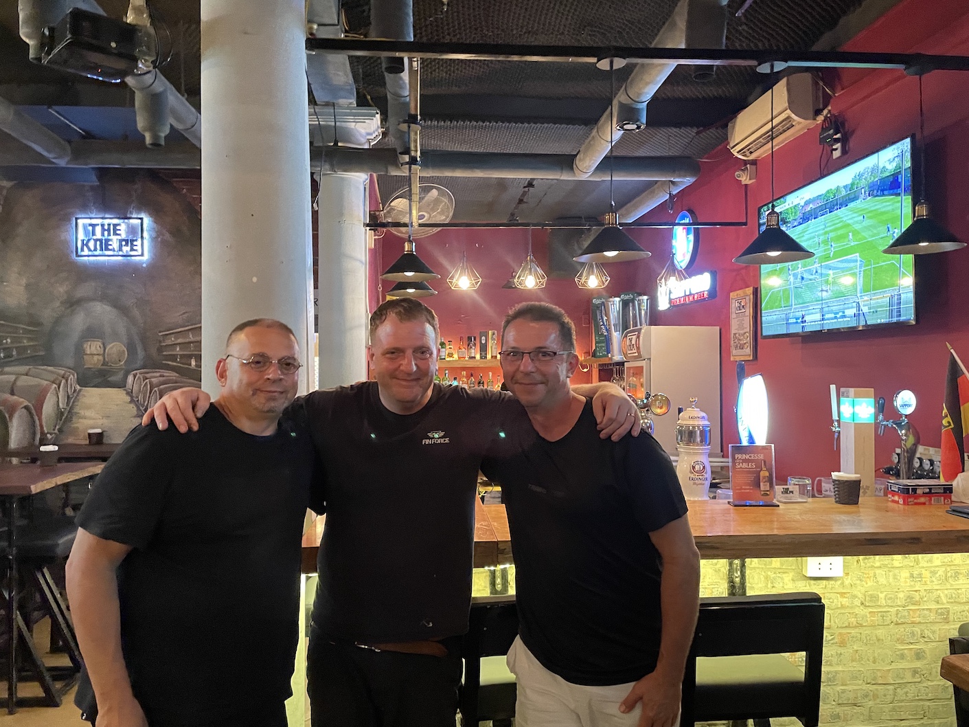 Treffen und Austausch mit Freunden in Hanoi